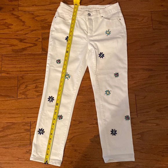 Chico’s So slimming girlfriend ankle white denim jeans w/ daisy stones reg 0/ M - Picture 10 of 13